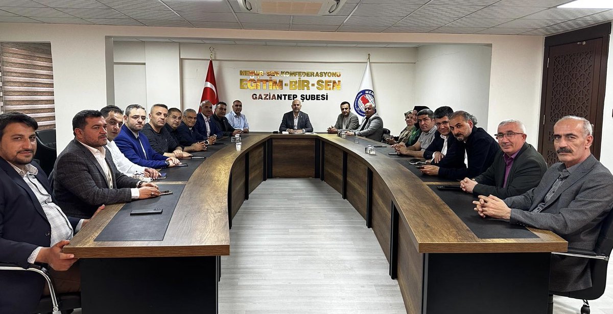 MehmetDemirEBS's tweet photo. İcra kurulu toplantımızı gerçekleştirdik.

Sendikal gündeme dair istişarelerde bulunduk…

Allah c.c hayırlara vesile kılsın, birlik, beraberlik ve muhabbetimizi daim etsin inşallah... @GokAhmet27 @mesutoner45 @_aliyalcin_ https://t.co/NDPIxHsUtf