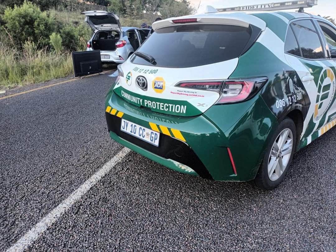 Fidelity ADT Centurion received information about a house robbery in the Zwartkop area in Centurion. 

Upon arrival, the suspects fled the scene, resulting in a high-speed chase. 

Multiple security companies intervened to stop the suspects. 

The vehicle was stopped on Wierda…