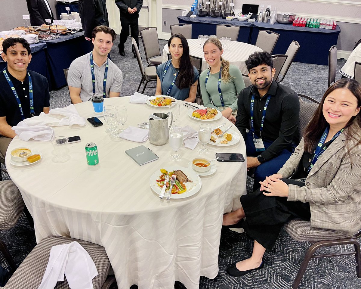 We have grateful hearts and full bellies after the RFS & Medical Student Networking Lunch 🥰 The future of radiology is looking bright! 🌟 #ACR2024 #RadRes #FutureRadRes