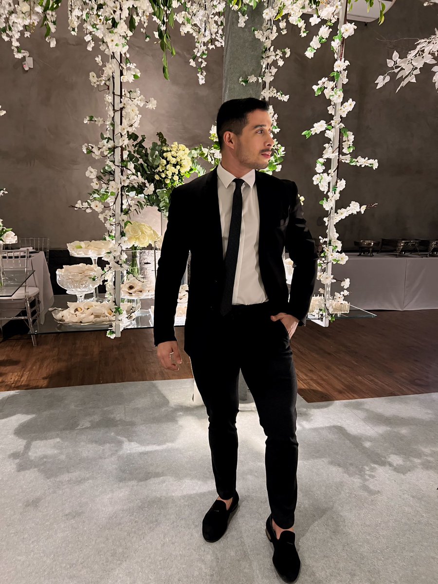 👔