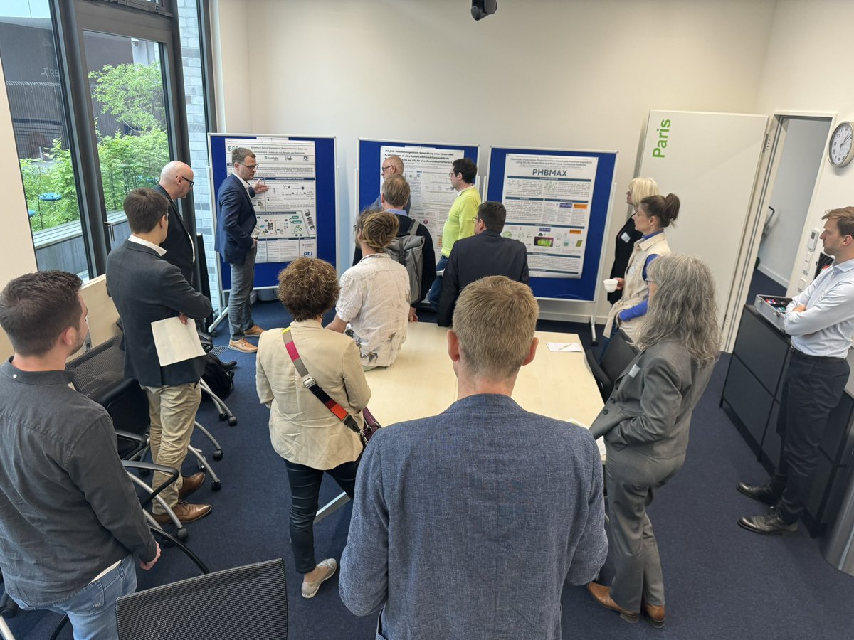 Today, our project BEFuel and 8 other  consortia met for a Kickoff of all @BMBF_Bund funded CO2BioTech projects at #PTJ in Berlin. A great interactive atmosphere with all partners @apfel_lab @UMSICHT @dirktischler @EGLVde @Solar_Spring @IFAKBochum, Tito Gehring.