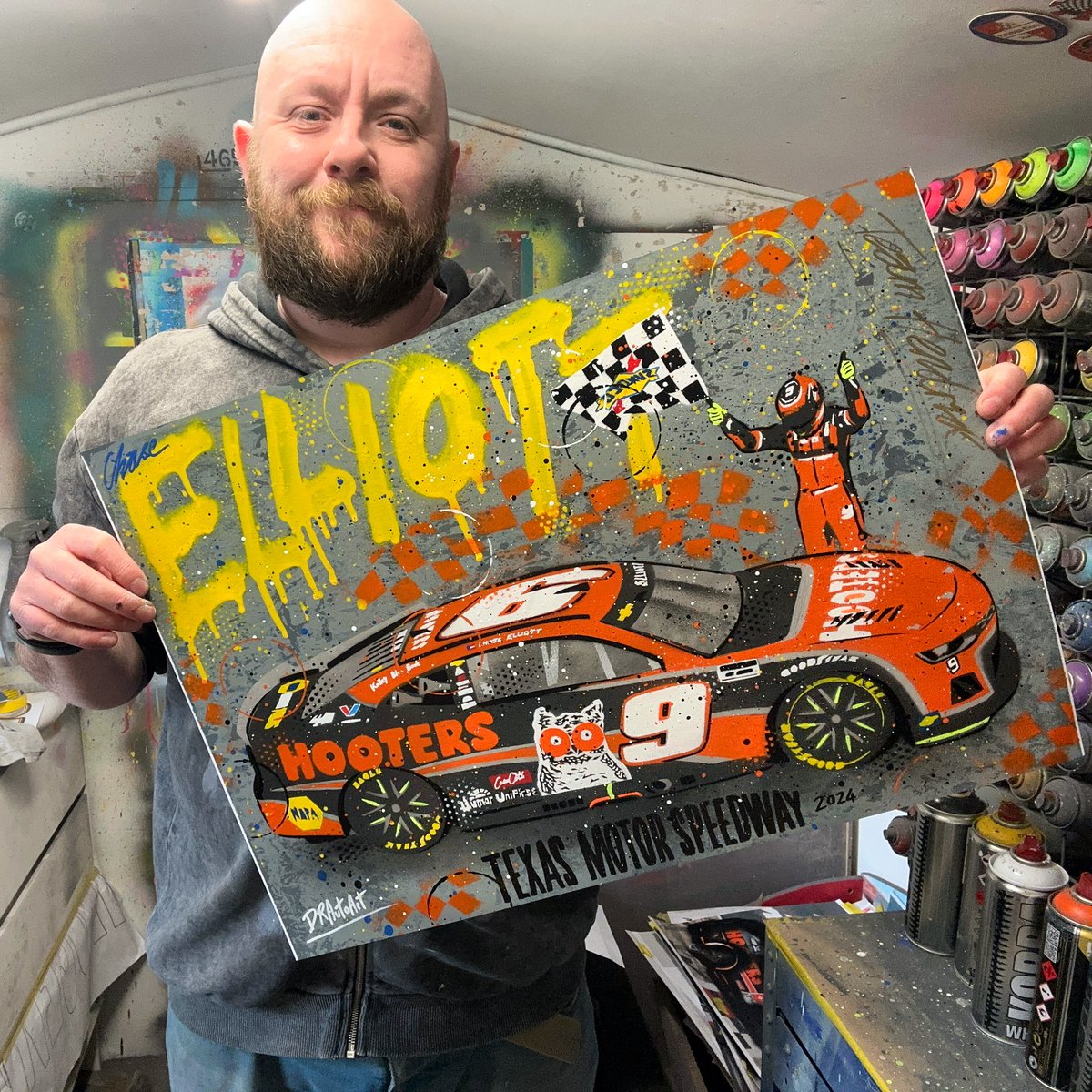 DRAutoart's tweet photo. NASCAR Monday! Congrats on a great win yesterday @chaseelliott !! That race was a hoot 😜 
This painting is handmade &amp; totally unique. It’s available now. https://t.co/3b8HFauvr6
#drautoart
.
.
@teamhendrick @Hooters #teamhendrick #chaseelliott #ce9 #nascar @TXMotorSpeedway https://t.co/QH4q8p5a8r