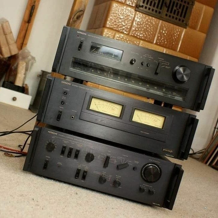 Have you ever seen this Hifi System 😍
.
.
.

#hifi #hifiaudio #stereophile #audiophile #audiophiles #audio #audioporn #hifiporn #stereo #vinyl #vinylcollection #turntable  #homeaudio #highendaudio #amplifier #vintageaudio #speaker #technics #loudspeakers #vintagehifi ⁠