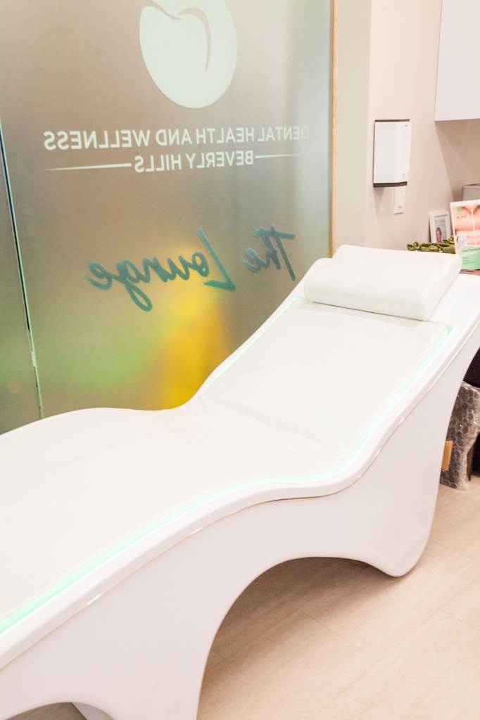 DrSanda's tweet photo. I recommend the VEMI platform to restore patients’ whole-body health &amp; self-renewal, decreasing pain &amp; inflammation. The therapies that are applied include auditory, vibratory, and controlled heat &amp; body positioning.

Book at @beverlyhillsdhw: https://t.co/FbaJ5cMbAa https://t.co/DatTpIXwV6