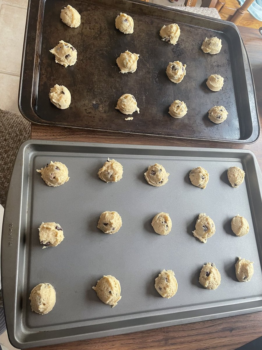 beloved_kore's tweet photo. baking cookies because my mom can’t have a dead child and my gf can’t have a dead gf https://t.co/EK1OI34Vuu