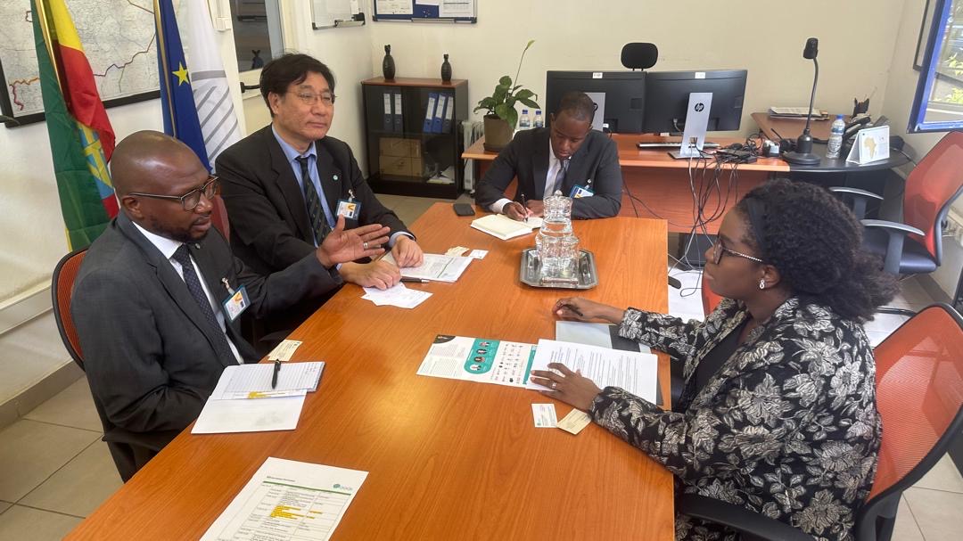 @gggi_hq ADG Dr. Shin, CR @oakdanny and @GGGIAfrica staff @MalleFofana , kickstarted bilateral meetings in Ethiopia with @EIB ET Rep. H.E @LeylaTraore. They explored areas of collaboration like GGGI's E-transport initiative in ET and EIB’s program 'Greening Financial Systems'