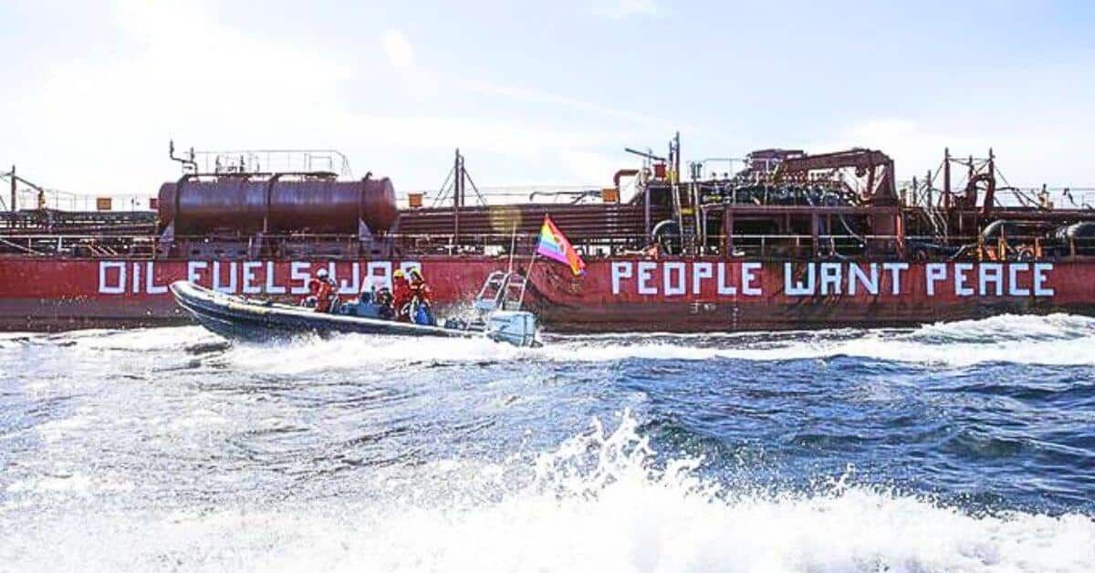 Greenpeace activists painted slogans on an Estonian-owned tanker in the Baltic Sea. Check out this article 👉marineinsight.com/shipping-news/… #Greenpeace #BalticSea #Maritime #MarineInsight #Merchantnavy #Merchantmarine #MerchantnavyShips