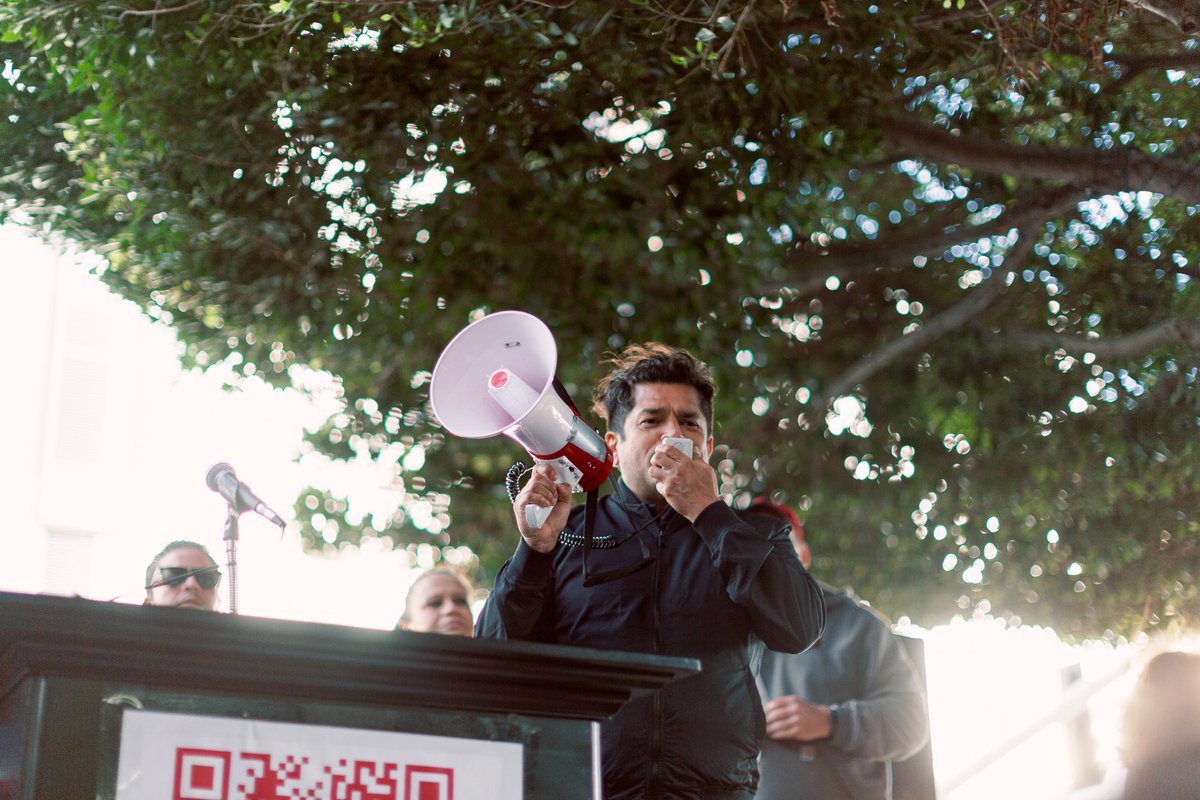 ICYMI: I was proud to welcome @BernieSanders to CA-34 to show him how LA fights for workers! 💪🏼 We stood together outside Hotel Figueroa to demand rights and dignity for @UNITEHERE11 workers. People should be able to afford to live in the city where they work. #SoCalHotelStrike