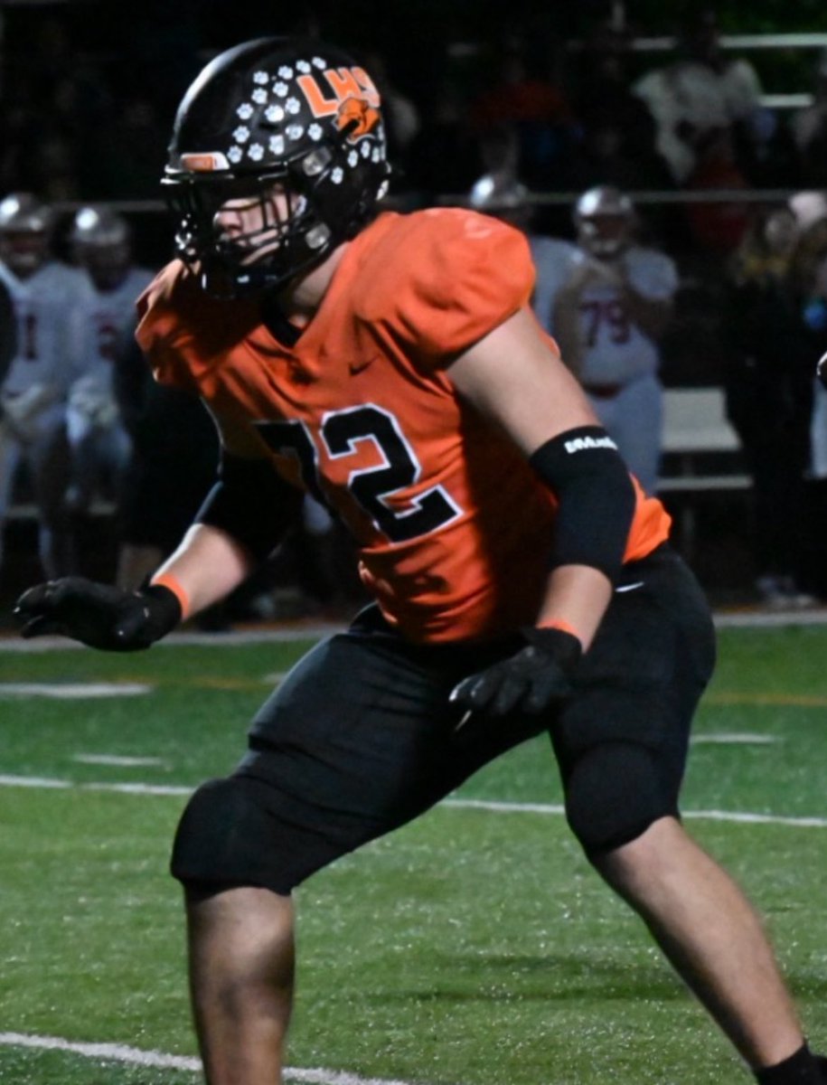 BateskyMyles's tweet photo. Lineman. Are. Athletes. Too. 

C/O 26’ 
265-270 LBS
6 feet, 4 inches 
4.0/4.0 GPA

@LHSWildcatsFB @CoachDShack @OLMafia @EDGYTIM @CoachChris_Roll @OJW_Scouting @MJ_NFLDraft @AllenTrieu @HSFBscout @LemmingReport @MidwestFootbal1 @PrepRedzoneIL @hddngemscouting @ScoutingA1 https://t.co/AfIy54DbrL