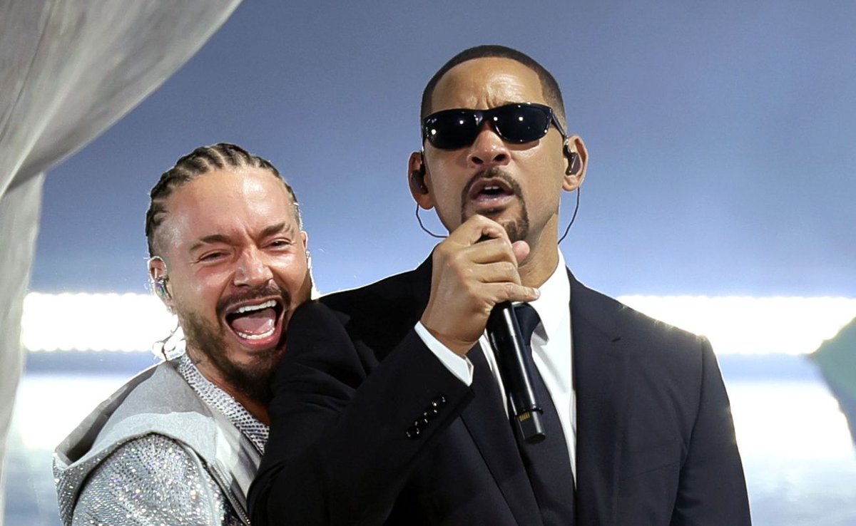 The Coachella crowd was in for an unforgettable surprise Sunday night as J Balvin brought out Will Smith to perform the title track from the soundtrack of his classic 1997 film ‘Men in Black.’ bit.ly/3W3y55V