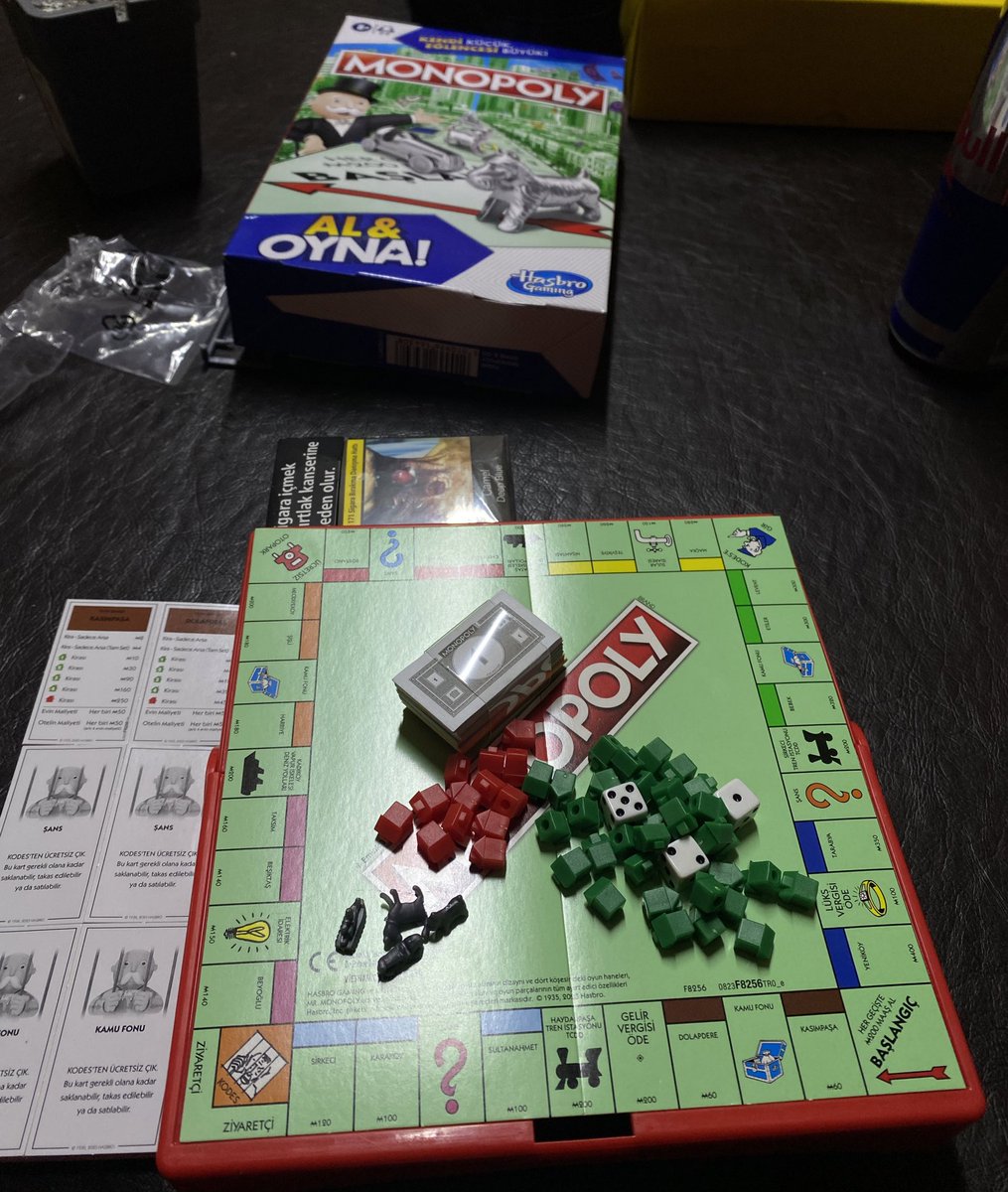 DUNYADAKİ EN KUCUK MONOPOLY ARTİK BİZİM… BOYUTLARİNİ ANLAYİN DİE SİGARA PAKETİ KOYDUK..