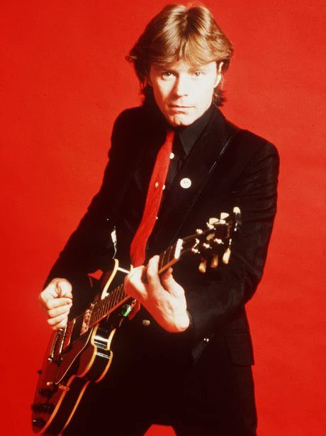 Happy 80th birthday, Dave Edmunds! One of Cardiff’s greatest singer-songwriters, guitarists, record producers… … and answer to a great pub quiz question: who recorded the first ever number one hit at the legendary Rockfield Studios? 📀