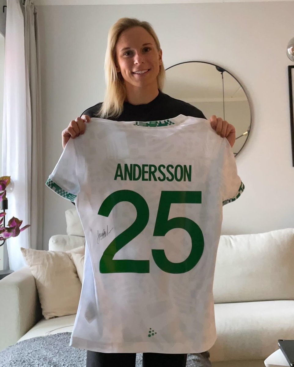 Lotteriet för Jonna Anderssons signerade Hammarby-tröja gav hela 7550 kr! Pengar som oavkortat går till Ulla-Carin Lindquists stiftelse för ALS-forskning💚

Vinnaren av lotteriet blev Klara Dareflod! Stort grattis till dig! Lottdragningen hittar ni på vår Instagram <a href="/fotbollmotals/">Fotboll mot ALS</a>