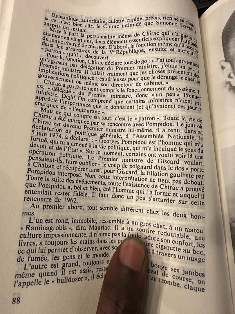 Toute la vie de Chirac a été marquée par sa rencontre avec Pompidou. 

' Georges Pompidou est l'homme qui m'a formé, qui m'a amené à la vie politique, qui m'a inculqué le sens du devoir et de l'État '

Thierry Desjardins
📚📖Un inconnu nommé CHIRAC