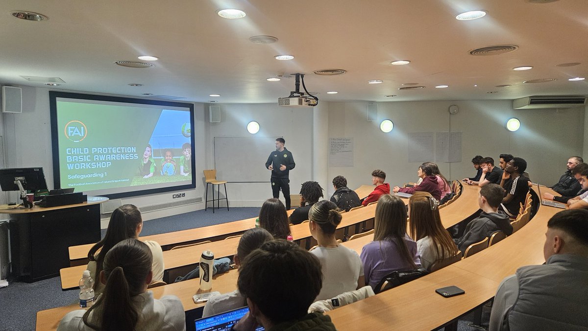 Big thanks to <a href="/SeanMoore2897/">Sean Moore</a> for delivering brilliant PDP1, PDP2 and Safeguarding courses to Y1 Sports Management &amp; Coaching students this semester on their Coaching Children module 🙌. #Coacheducation