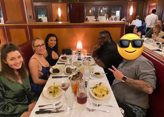 Great expo weekend! Best way to end it&hellip;. Good food, good friends, good times and good vibes. All in all