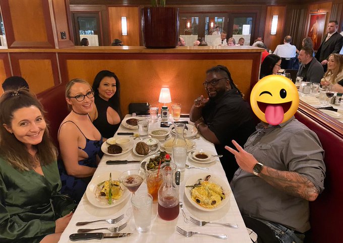 Great expo weekend! Best way to end it&hellip;. Good food, good friends, good times and good vibes. All in all