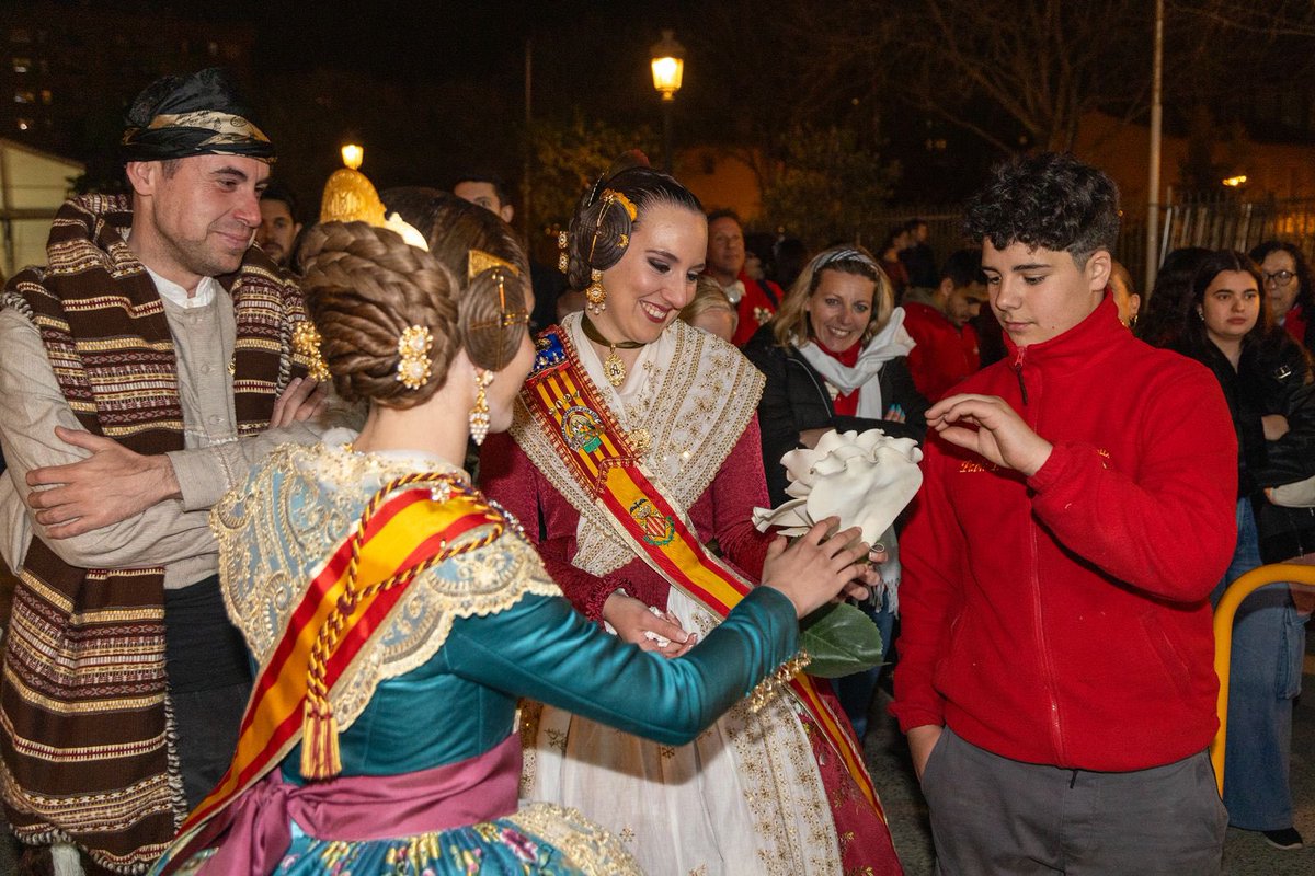 Falla374's tweet image. 🔥 L’INDULT DEL FOC

Nuestros representantes decidieron salvar algunos ninots y detalles de nuestras fallas antes de la Cremà. Una larga tradición que también les permite recordar el mejor año de sus vidas ❤️ Y cada cual tuvo su motivo y significado, pero tan acertados todos 😍