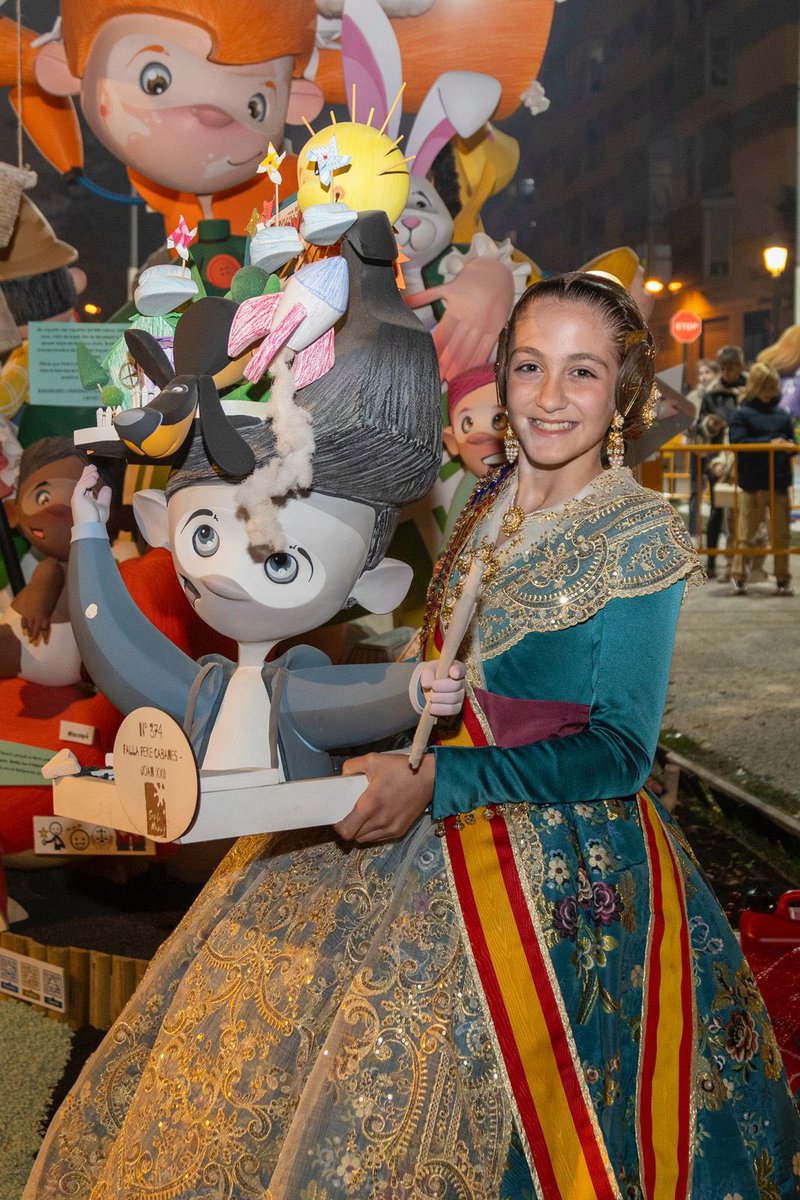 Falla374's tweet image. 🔥 L’INDULT DEL FOC

Nuestros representantes decidieron salvar algunos ninots y detalles de nuestras fallas antes de la Cremà. Una larga tradición que también les permite recordar el mejor año de sus vidas ❤️ Y cada cual tuvo su motivo y significado, pero tan acertados todos 😍