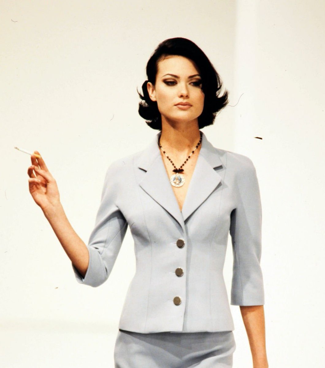 bring back accessories on the runway