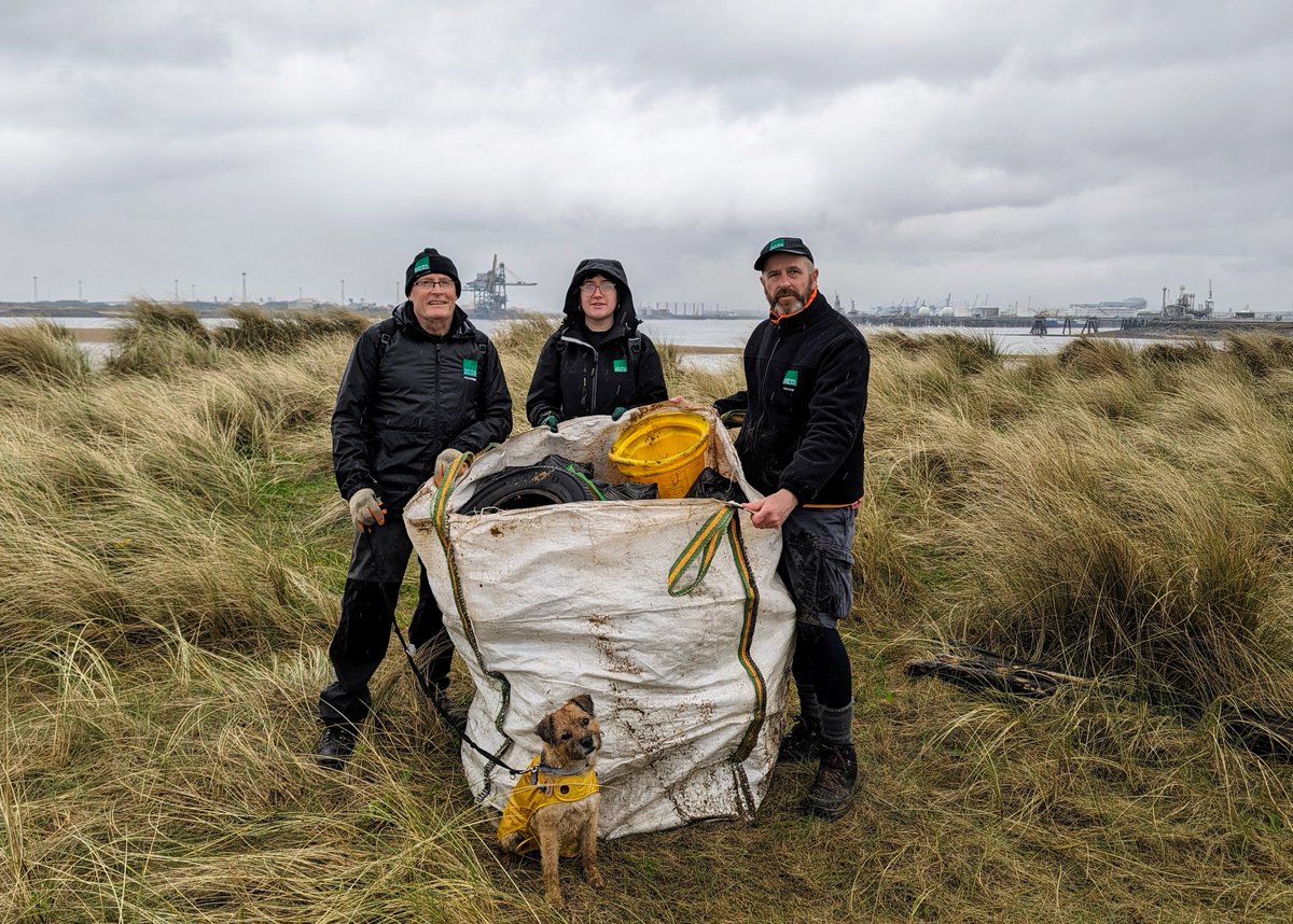 Our volunteers have been busy collecting rubbish and plastic washed up by recent high tides. It's great to see all these items removed from the beach before they cause more damage to the marine environment. Thanks Chris, Emily & Mike (& CJ🐾) #saveourseas #beachclean #volunteers