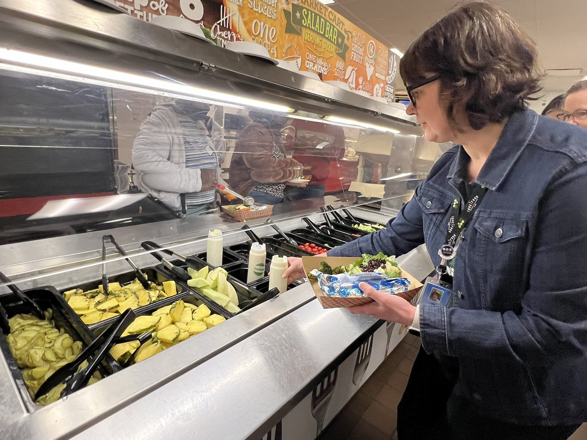 annahultberg's tweet photo. Food safety and Wholesale Readniness training (and school lunch) for a great group of #farmtoschool growers with contracts with Mpls Pub Schools. MPS serves 40k meals daily! We talked grading, quality and #foodsafety so growers can meet the wholesale specs  @MPS_TrueFood @UMNExt https://t.co/Hf3iyIpdYj