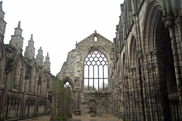 supernoodle76's tweet image. Watching #rebuildingnotredame with @Lucy_Worsley and imagining Westminster Abbey 5 years after a disastrous fire. I jest of course...