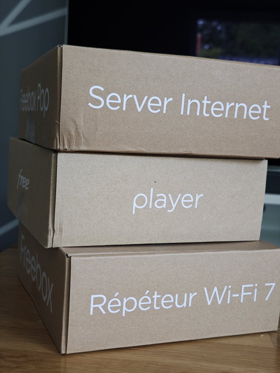 MAXMEL33's tweet image. Migration de la révolution vers la Freebox pop 2024 demandée mercredi et reçue ce Jour 🤩 
Je vais pouvoir essayer le wifi 7 de mon Xiaomi 14 😍
Merci Free ❤️ #freebox #freeboxpop