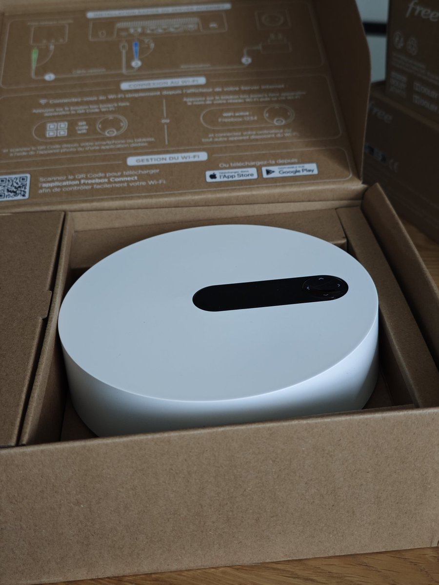 MAXMEL33's tweet image. Migration de la révolution vers la Freebox pop 2024 demandée mercredi et reçue ce Jour 🤩 
Je vais pouvoir essayer le wifi 7 de mon Xiaomi 14 😍
Merci Free ❤️ #freebox #freeboxpop