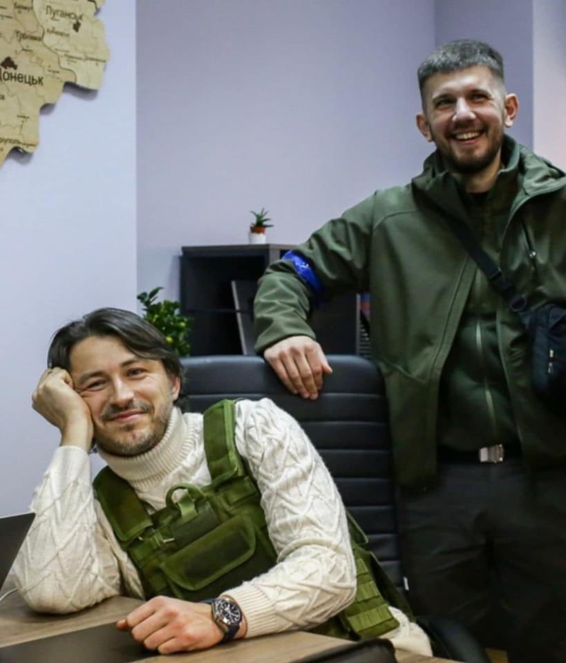 Пашка…
Паш…
Павлуша…
Господи, скільки ще?!!! Скільки ще ти будеш забирати «сіль землі»?!!!!!!!
Тобі там сумно, Господи? Чи що?!!!!!!!!!!
Тварі грьобані! Ви будете вихаркувати Пашкину смерть тисячами!!!! 
Паш, ти був Воїном з великої літери! Ми всі на колінах перед тобою!
Я не
