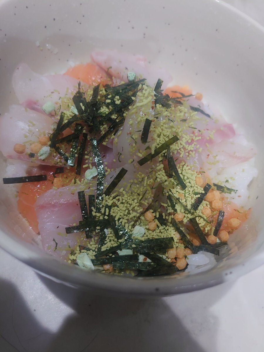 お土産でもらった刺身でくっそ豪華な茶漬けを頂きます。今日は対戦ありがとうございました！