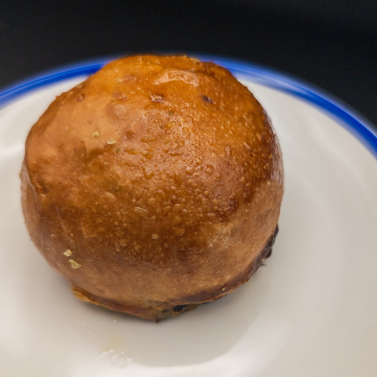 TheWhiteHorsePu's tweet photo. SNACK // Milk roll stuffed with spring greens

#Guestchefnight https://t.co/SwT2imWkjE