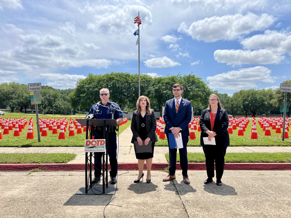 This afternoon, Colonel Hodges participated in a press conference with @La_DOTD to mark the beginning of 'National Work Zone Awareness Week” to honor those who have lost their lives in work zones.