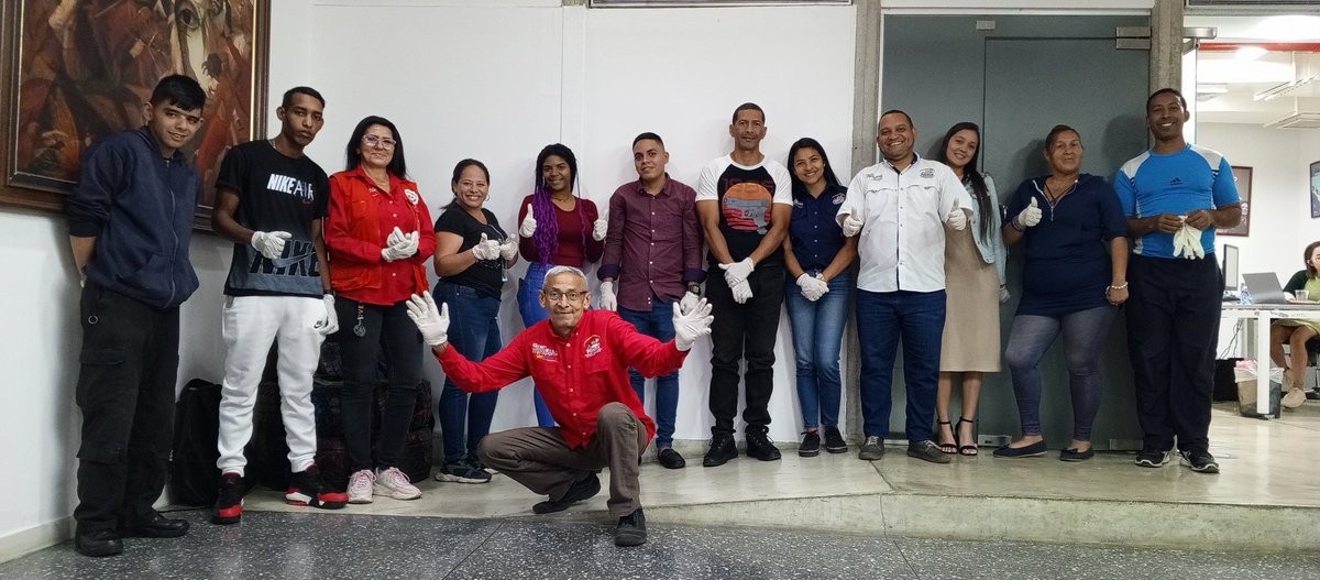 Por la seguridad y el bienestar de la clase trabajadora de #Fontur,el equipo de @paramedicosmtt, impartió curso de Primeros Auxilios 🩺🧑‍⚕️, donde brindó conocimientos necesarios para dominar cualquier situación de este tipo. #VamosPaLanteMaduro @NicolasMaduro @ELOYSULBARAN