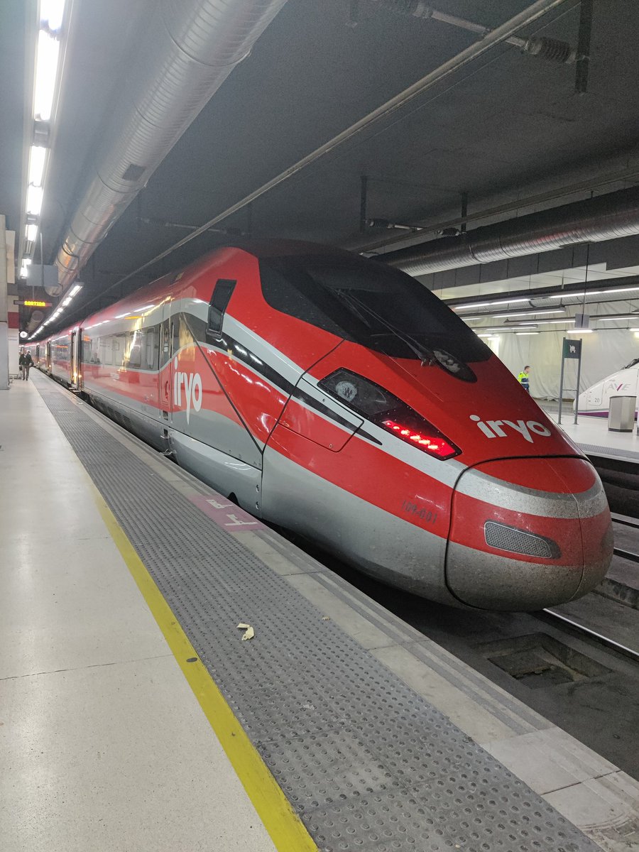 malthe8's tweet photo. Spain has some of the coolest trains. Not the regular commuter trains, but the high speed ones

This is a Frecciarossa 1000 that runs in Italy, France and Spain.

Barcelona -> Madrid is done in just 3.5 hours and you go from center to center while working comfortably. https://t.co/TQSkEgSIPb