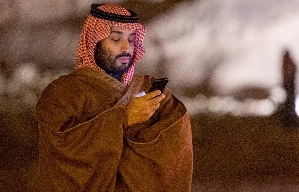 Gen_Abdullah1's tweet photo. سبحان الله..
الذين وقفوا مع إسرائيل ضد الهجوم الإيراني هم الذين كانوا ضد السعودية!..
والذين نسقوا مع إيران لإعداد وإخراج سيناريو هذا الهجوم
هُم الذين كانوا مُطلعين على سيناريو الإرهاب ضد المملكة..
هوجمت إسرائيل بعدد 330 مسيرة وصاروخ مُتفق مع إيران على تفاصيلها،فاستنفرت وتصدت لها قارتي أمريكا الشمالية وأوروبا، وحلف الناتو والإتحاد الأوروبي..
وقبل ذلك وفي نفس المنطقة ألتي تغطيها سواتل الأصدقاء على مدار الساعة، حوربت السعودية بعدد: 471 صاروخاً بالستي.، 944 طائرة مسيرة.، 108 زورقاً مفخخ. و 272 لغماً بحري. أفشلتها وأسقطتها المملكة، ومعها سقطت الأقنعة وأنكشفت المواقف المتخاذلة!..

هنا الرياض ألتي لا تنام.. والعاصمة ألتي لها ألف حكاية وحكاية. راهنوا على تراجعها أو إستسلامها فكانت العقبى لها ولحلفاءها.. وحين أستهدفتها المنظمات الأرهابية من كل إتجاه، تنكر لها أهم الشركاء، وعطلوا معها التعاون الدفاعي المشترك.!. وعندما قدمت لهم الرياض أدق الإستخبارات مسبقاً التي أنقذت حياة الآف من مواطنيهم، حجبوا عنها المعلومات والأسلحة في حربها ضد إرهاب المسيرات والصواريخ، وسحبوا بعض المنظومات الدفاعية.!.

هل أتاك أخي، أن الرياض حاربت معهم بكل مصداقية جميع المنظمات الإرهابية من منطلق مبدئي، لكنهم دعموا الإرهابيين علانيةً ضدها!، ووظفوا المبعوثين ومنظمات حقوق الإنسان لإتهامها بما لم تفعل.!. وعرقلوا تحرير الحديدة ومنعوا إستقلال صنعاء.!. وأن النوايا أنكشفت. والمواقف سيحفظها التاريخ.. والأجيال ستقرأ العبر والدروس..

الأصدقاء بالغرب الذين رصدوا وتابعوا ثم أسقطوا وأحبطوا صواريخ #إيران ومسيراتها قبل أن تصل لإسرائيل، هُم أنفسهم الذين تنكروا للسعودية ولم يقفوا معها بمصداقية وشرف لمواجهة ذات الصواريخ والمسيرات الإرهابية وضد نفس من يقفون خلفها.. فواجهتها السعودية بشجاعة ومسؤولية لوحدها ومعها حلفاءها، وأسقطت جميع الصواريخ وأغلب المسيرات، ودمرت جميع الزوارق المفخخة عدا أحدها كما أتذكر. ونزعت أو فجرت جميع الألغام البحرية المعادية. 
وحينها جدد الشعب السعودي موقفه كعادته، والتحم بصلابة خلف الملك وولي العهد والحكومة، صفاً واحداً لم يستطع أي مرجف أو عدو إختراقه.. وتمكنت وزارة الدفاع من تعويض ما تحتاجه من الأسلحة والذخائر، ووسائل الدفاعات، بشكل منقطع النظير في سرعته وكفاءته.

كانت #السعودية تواجه مئات الصواريخ والطائرات المفخخة، فلم تغلق أجواءها السماوية لدقيقة واحدة. ولم تغلق مطاراتها المحلية ليوم واحد. ولم تتوقف مشاريعها التنموية للحظة. ولم تفرض التعمية الليلية على أي قرية أو مدينة. وكانت الشوارع السعودية تموج بعالمها الإنساني وفي حالتها الطبيعية ليلاً ونهارا. وملايين الحجاج والمعتمرين والمقيمين لا يعلمون أن البلاد تخوض عدة حروب لمواجهة الإرهاب. وكان مسؤولي العالم يتوافدون مابين العلا والرياض وجدة لمقابلة سمو ولي العهد طالبين شرف المشاركة في مشاريع #رؤية_2030 للبناء والتنمية والحضارة الحديثة.

وماذا بعد؟!... كله تمام.. الأمور طيبة.. عال العال.. المملكة تحلق اليوم بعون من الله على مسافة عالية وارتفاع شاهق تفصلهما عن أوضاع من نَصَّبُوا أنفسهم أعداء لها، ولم تنفعهم مواقف من تآمروا معهم ضد السعودية أو تخاذلوا. لكن كيف أجبرت الرياض الجميع، من بكين إلى واشنطن وما بينهما، على إحترامها والعودة إليها والتعاون معها والسعي لكسب ودَّها وثقتها وتوثيق الشراكات معها؟. الإجابة قد تكون بسيطة وفي متناول الكثير..

لكن الأصعب هو تفسير وتفكيك وفهم كيف وضعت الرياض، أو كيف أصبح جميع من حاولوا إيذاءها وعملوا لزعزعة إستقرارها والتأثير على مواقفها، في مواجهة بعضهم البعض!. وكيف أصبحت #الرياض هي من يقدم لهؤلاء المتناقضين النصح والمشورة، بل أنهم يطلبون منها بذل مساعيها وتفعيل تأثيرها للتهدئة فيما بينهم من شجر ومواجهات وخلافات!. 
حقيقةً لا أعلم كيف، وقد أفهم لاحقاً. فعلاً سبحان الله.. 
اللهم احفظ المملكة، وأدم عز قادتها ووفاء شعبها. واحفظ جميع دول وشعوب المنطقة. حقاً نشكر الله تعالى الذي وفق وسدد وأعان، سمو ولي العهد #الأمير_محمد_بن_سلمان . الذي يحمل هم نهضة المنطقة واستقرار العالم..