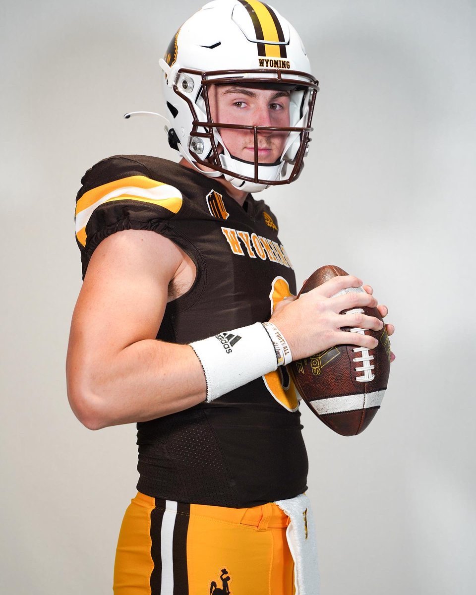 Wyoming quarterback Carson May plans to enter the transfer portal, he tells @On3sports. A former Iowa transfer, the 6-foot-5, 208-pound quarterback was a three-star recruit. on3.com/transfer-porta…