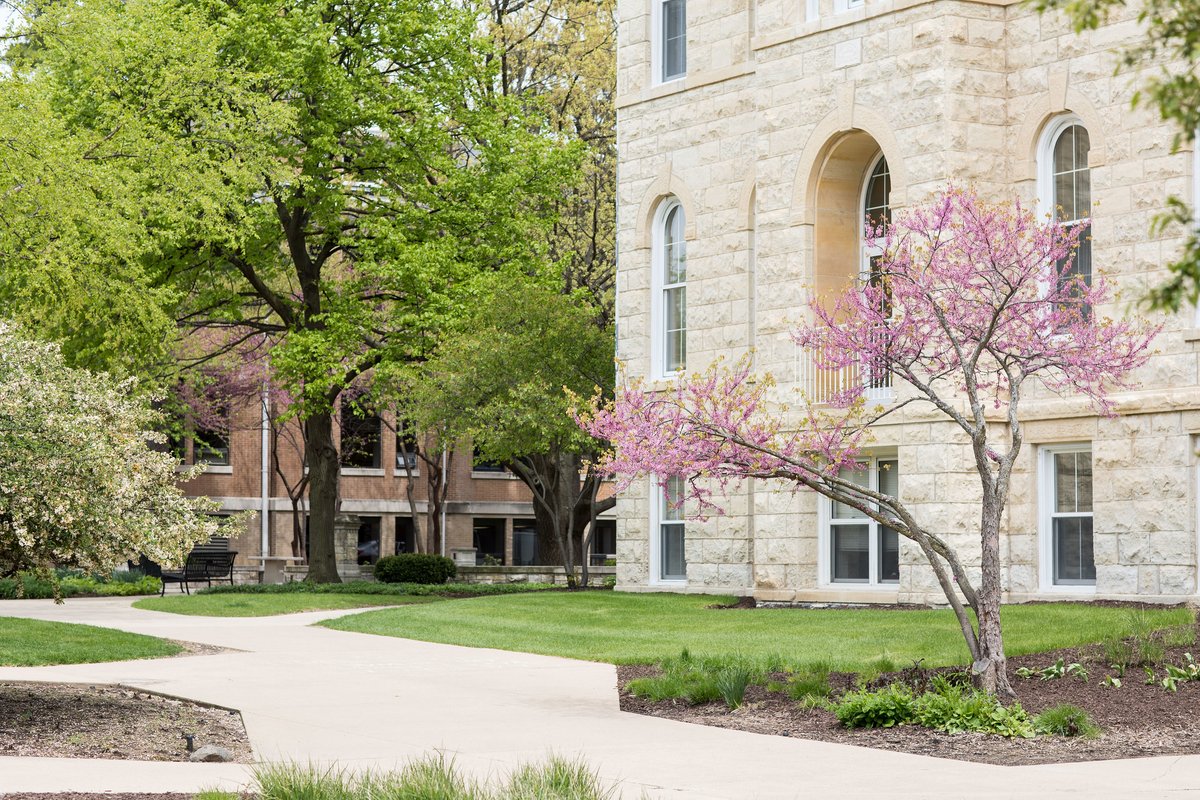 Over the weekend, spring officially sprung on campus! 🌸