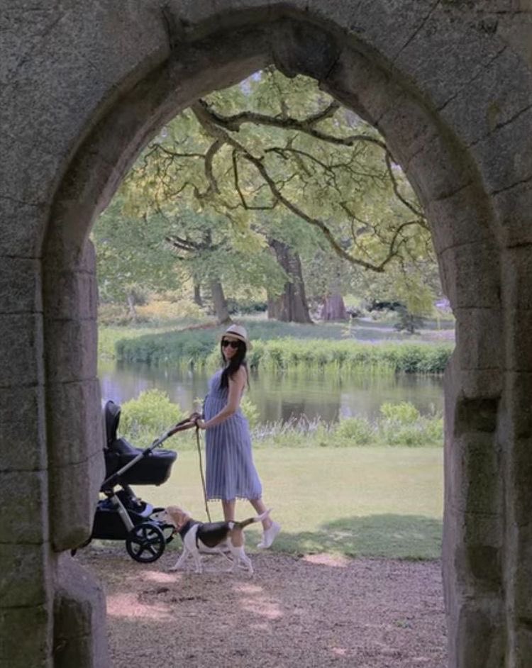 Meghan pics that go hard 👸🏼👶🐕💥

📸 by #PrinceHarry 
#MeghanMarkle #DuchessOfSussex #DuchessMeghan