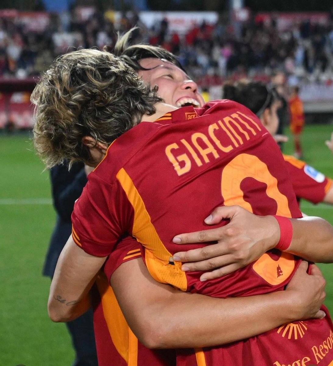 Con tutto il cuore ❤️🦁 Manca sempre meno ⏳ Roma 2-1 Juventus Grazie a tutti per la splendida serata! Siete unici 🙏🏻 #dajeroma