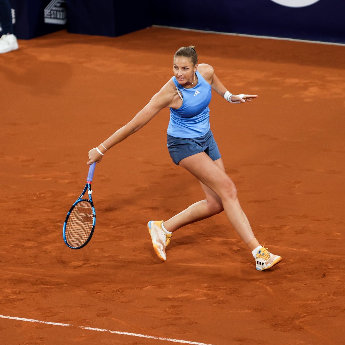 First clay-court W of the season 🧱 Former World No.1 @KaPliskova fires down 12 aces en route to a 7-5, 1-6, 7-5 victory over Polina Kudermetova in Rouen #OpenRouen