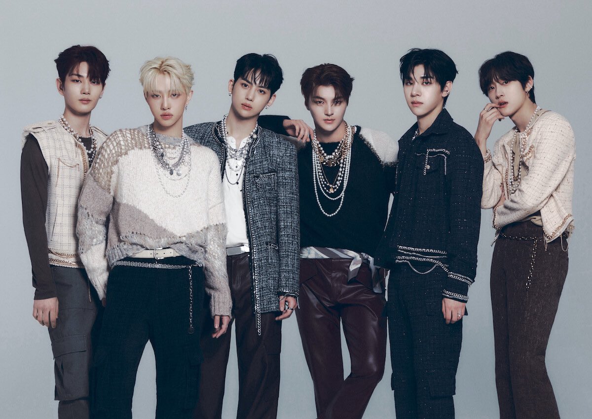 We caught up with #KPOP group @DRIPPIN talking all things 𝘉𝘦𝘢𝘶𝘵𝘪𝘧𝘶𝘭 𝘔𝘢𝘻𝘦 🖤 (📸 Woolim Entertainment) Exclusive interview here: sweetyhigh.com/read/drippin-b…