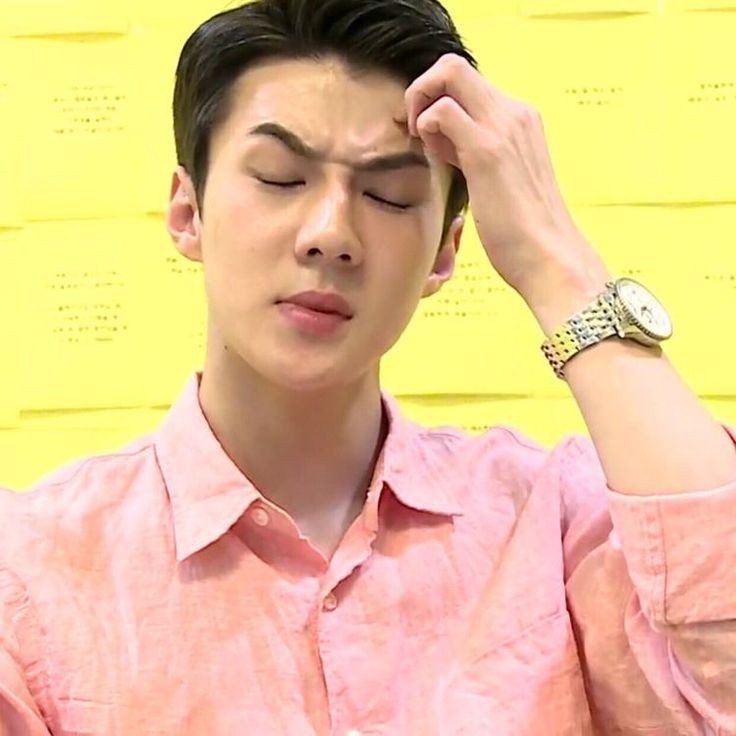minsour0_o's tweet photo. Sehun is the only real cursive face
#SEHUN #EXO https://t.co/3gYMbMHZlW