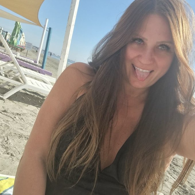 hey im  online,  feeling playfull? i  am and  i d like to make all ur fantasies come true!  u see me