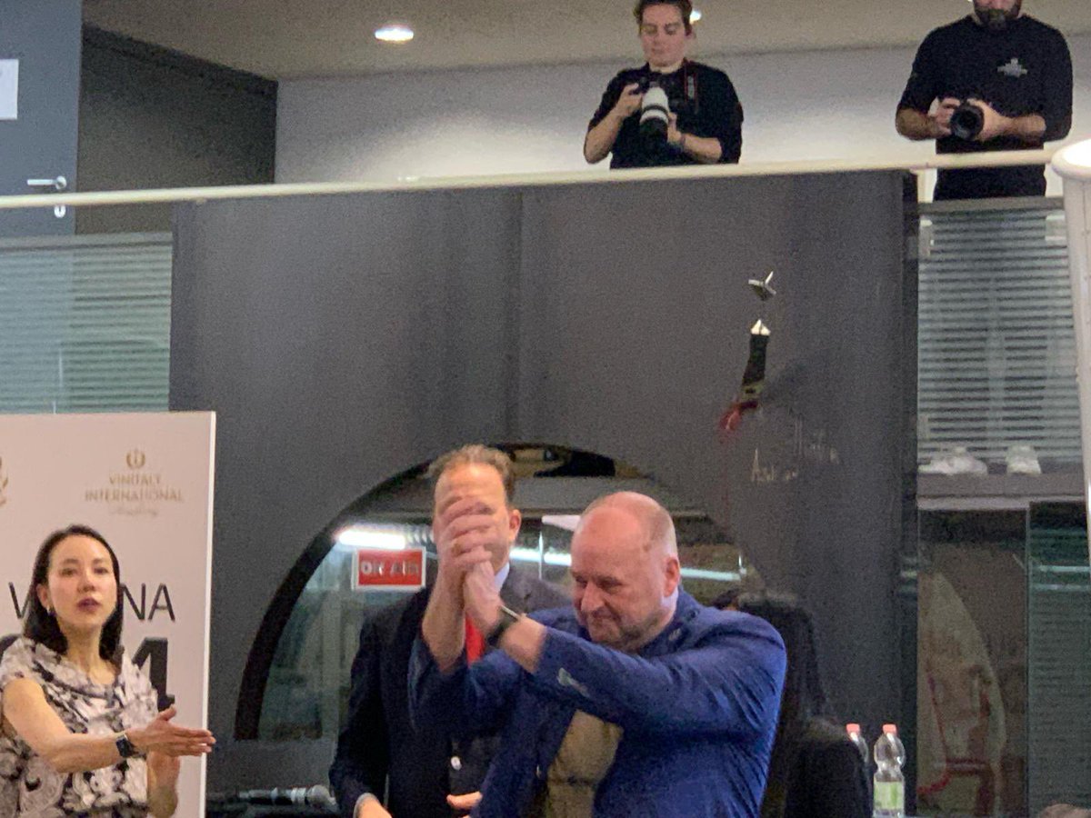 Wow, Belgian has a new Italian Wine Ambassador! I’m very
 proud having succeeded this mortal wine tests!