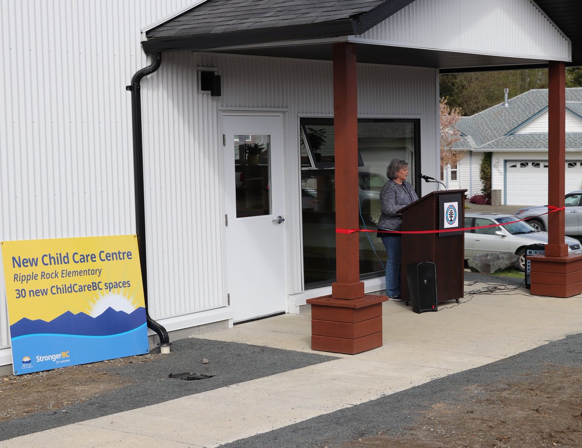 Proud to deliver remarks on behalf of my colleague Hon. @MitziDeanBC, at the opening of Ripple Rock Child Care Centre. 30 new school-aged spaces with $1.1M in ChildCareBC New Spaces funding. Thank you @CRSD72 & CUPE 723 for your collaborative work to make this project a reality!