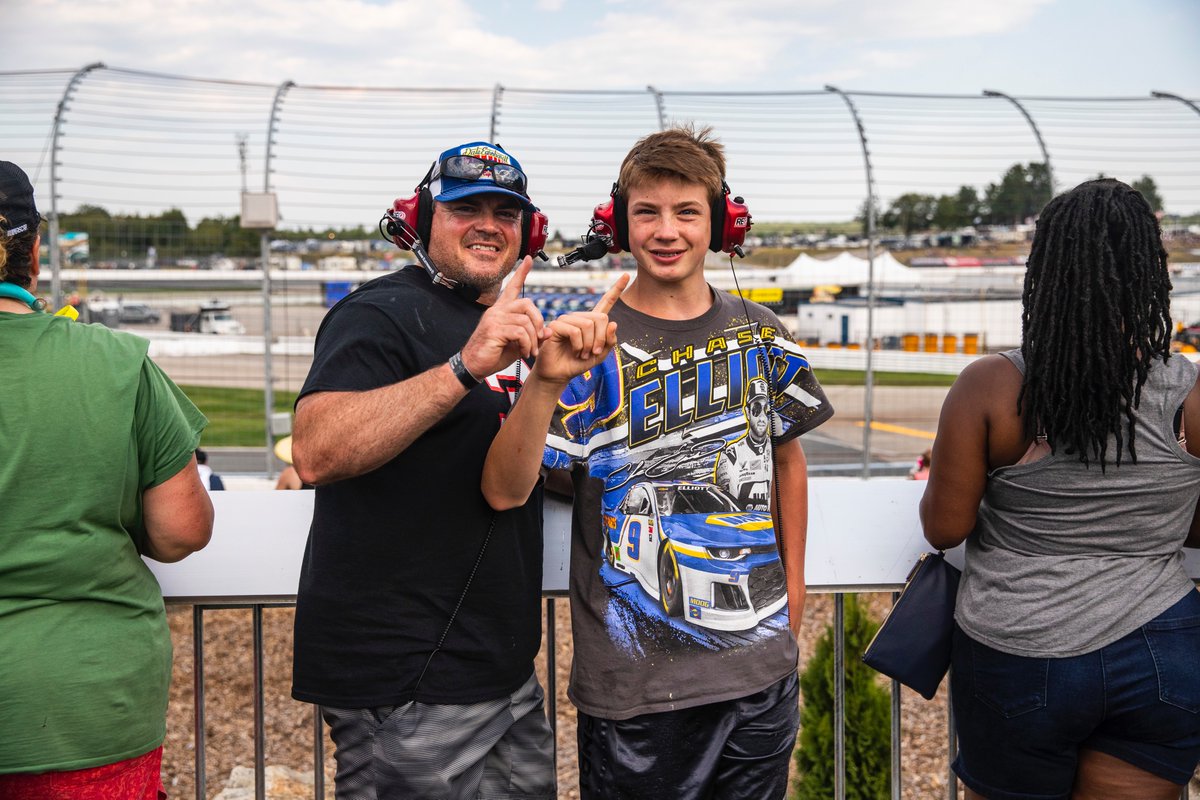 Hey @chaseelliott fans, how we feeling today? 😎 See him race at #TheMagicMile, this June! #NHMS | 🎟: bit.ly/24NHMSCupTix