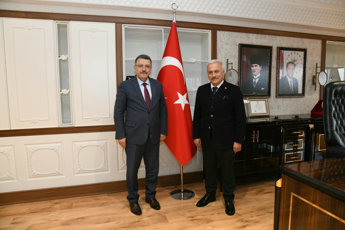 Ramazan Bayramı vesilesiyle sılayırahim yaptığımız memleketimiz Trabzon’da Büyükşehir Belediye Başkanı seçilen hemşehrimiz Sn.Ahmet Metin Genç’e ‘hayırlı olsun’ ziyaretinde bulunup çalışmalarında başarılar diledik. Misafirperverliği için kendilerine teşekkür ediyoruz.