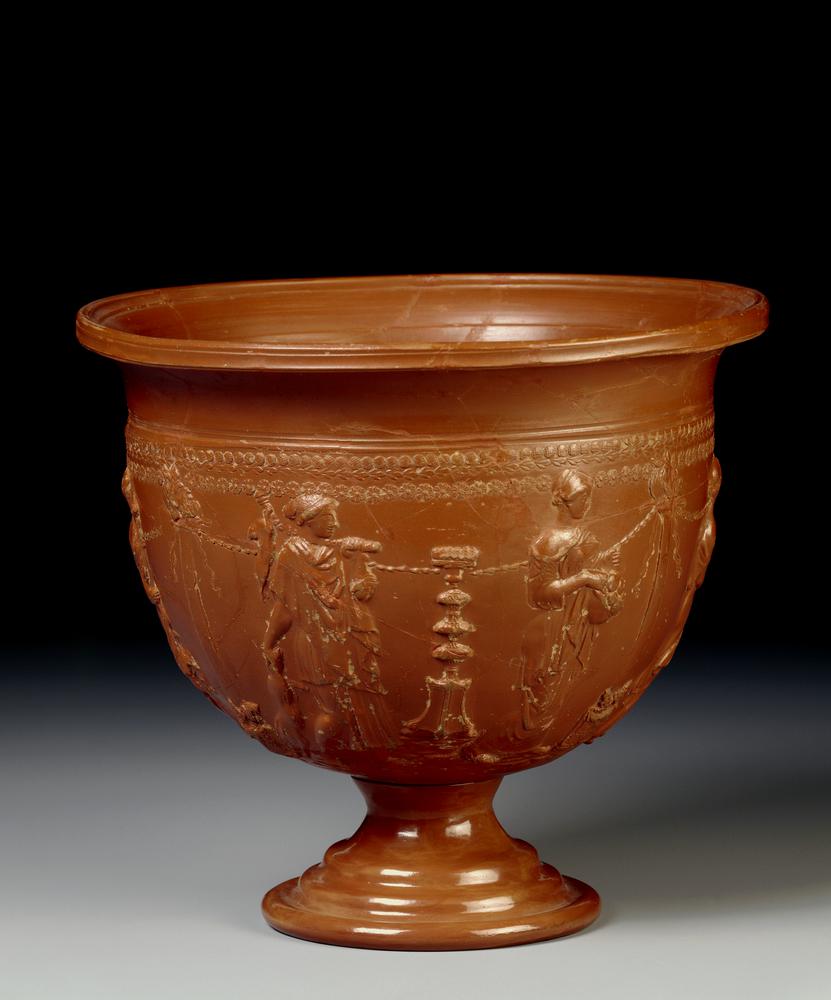 We know that before the Roman conquest, wealthy Britons favored red-glazed pottery from Arezzo, Italy.🇮🇹

However, by the 100s AD, Samian pottery from Gallic factories begun to flood the market

Attempts at imitation were made by some native British potters, but these were not...