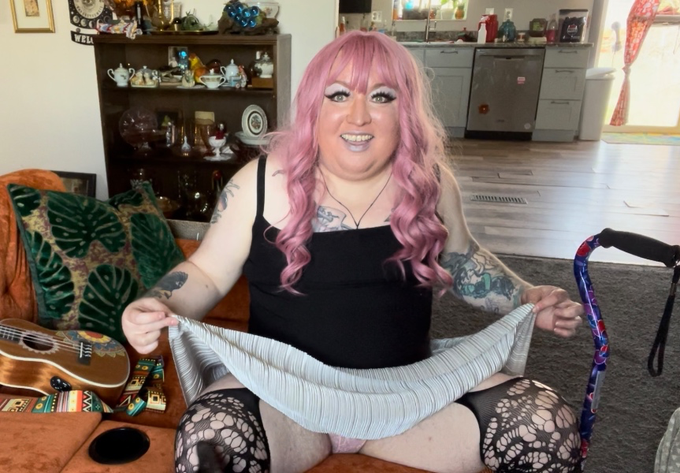 Spoil me and I&rsquo;ll spoil you right back with a deliciously filthy thank-you vid using my new toy/s! https://t<a href="/tag/weirdart"class="tags"><span>#weirdart</span></a><a href="/tag/lavalamp"class="tags"><span>#lavalamp</span></a>